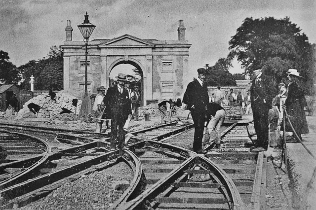 Cemetery Junction: Behind Reading’s Busiest Landmark