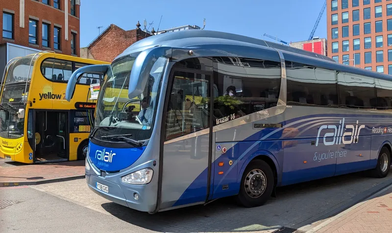 RailAir_coach_at_Reading_Station.jpg