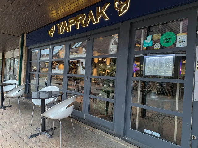 Eating Out - Yaprak
